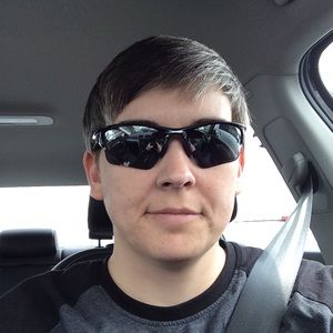 Meet your Posher, Devin